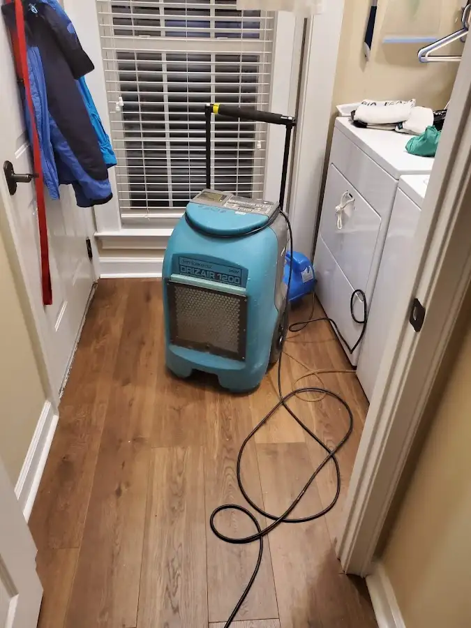 Commercial dehumidifier deployed for Crawl Space Restoration in Tarrant